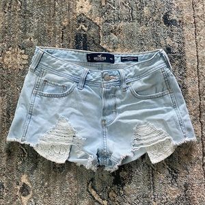 Never worn Hollister low-rise boyfriend shorts